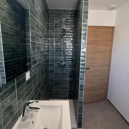 Neuve Avec Piscine