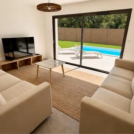 Villa Neuve Avec Piscine *